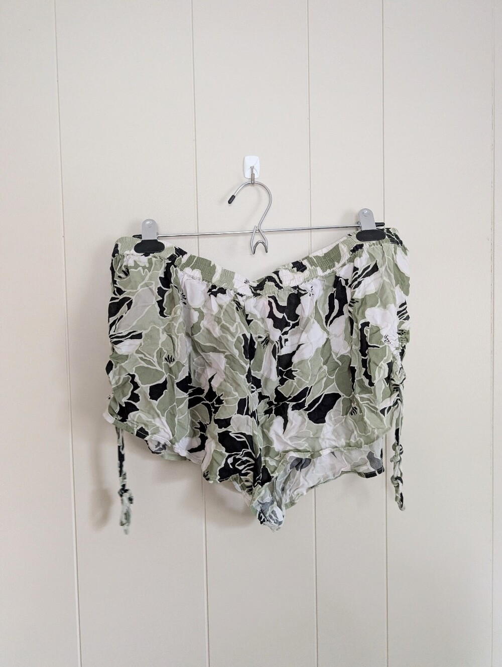 Victoria's Secret Tropical Lightweight Shorts Size XL